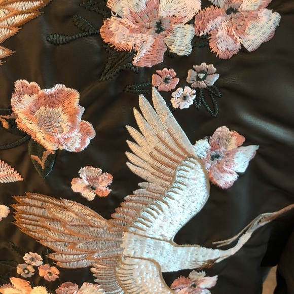 4[Forever21] Olive bomber satin bird embroidered - Picture 6 of 8